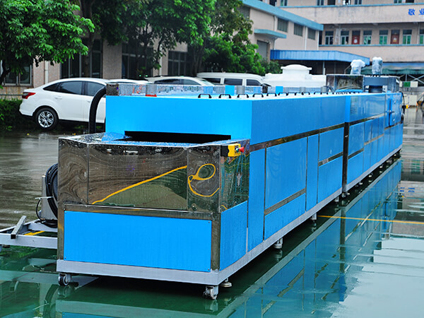 我們?nèi)粘Ｊ褂玫那逑礄C(jī)設(shè)備大多都是家用型的、工業(yè)型的、小型的等等，但對(duì)于醫(yī)用小型超聲波清洗機(jī)的使用就會(huì)比較的少，這種醫(yī)用超聲波清洗機(jī)大多都是使用在有關(guān)醫(yī)療的地方，那不知道你們對(duì)這種醫(yī)用型的超聲波清洗機(jī)都有哪些不一樣的了解呢，它和傳統(tǒng)清洗又有什